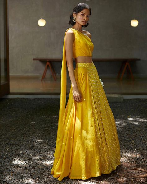 One Shoulder Crop Top with Bandhani Lehenga | Label Anushree Label Anushree, Lehenga Yellow, Bandhani Lehenga, Badla Work, Sangeet Outfit, One Shoulder Crop Top, Indian Wedding Outfit, Green Lehenga, Embroidered Crop Tops