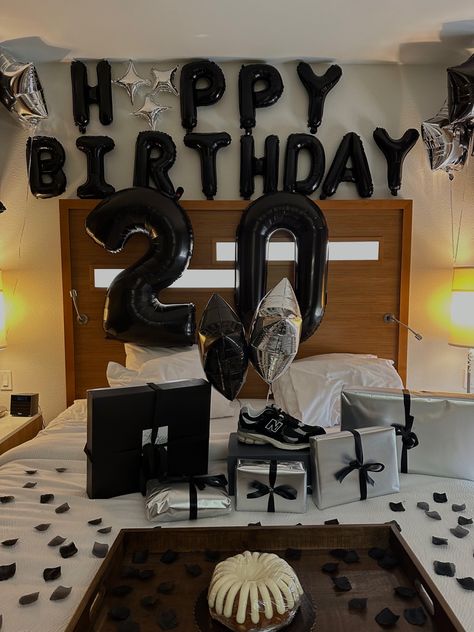 Decorative Hotel Room For Him, 20th Birthday For Boyfriend, Bf Birthday Room Decoration, 20th Birthday Boyfriend, Room Decor Birthday Surprise Boyfriend, Boyfriend Hotel Room Surprise, Bedroom Birthday Surprise Boyfriend, Surprise Birthday Ideas For Boyfriend, Birthday Room Surprise For Boyfriend