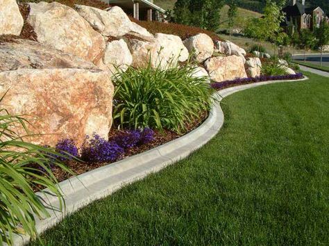 Lawn edging ideas-3 Backyard Xeriscape, Concrete Garden Edging, Texas Landscaping, Lawn Borders, Landscape Curbing, Diy Lawn, Small Backyard Gardens, Edging Ideas, Landscape Edging