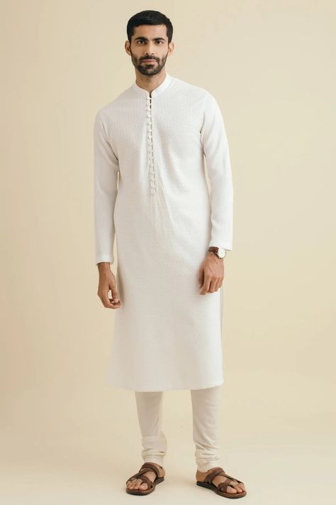 White Kurta Men, White Churidar, Wedding Mehendi, Best Indian Wedding Dresses, Men's Outfit By Occasions, Boys Kurta Design, Kurta Pajama Men, Wedding Waistcoats, Groom Dress Men