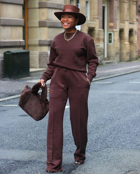 2,147 Likes, 124 Comments - Damilola (@edaowofashion) on Instagram: “Brown is my Autumn colour @sundarbay Link on my stories x” Brown Monochrome Outfit, Modest Winter Fashion, Minimalist Chic Outfit, Curvy Street Style, Wide Leg Pants Outfit, Classy Fits, Church Outfit, Elevated Casual, Boujee Outfits