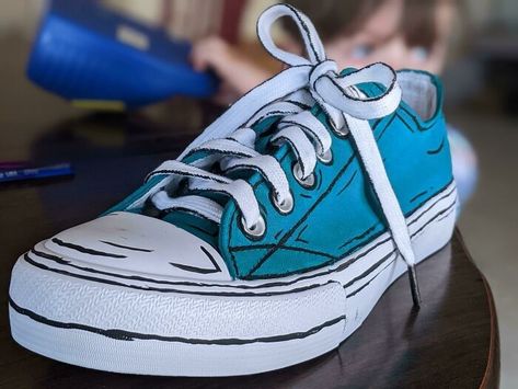 Comic Book Shoes, Cartoon Shoes, Shoe Inspo, Fabulous Shoes, Diy Shoes, Comic Styles, Painted Shoes, Diy Style, Custom Shoes