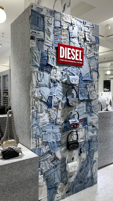 Diesel Window Display, Display Accessories Shop, Sustainable Visual Merchandising, Denim Creative Ideas, Diesel Denim Bag, Denim Visual Merchandising, Recycling Accessories, Window Shop Design, Denim Window Display