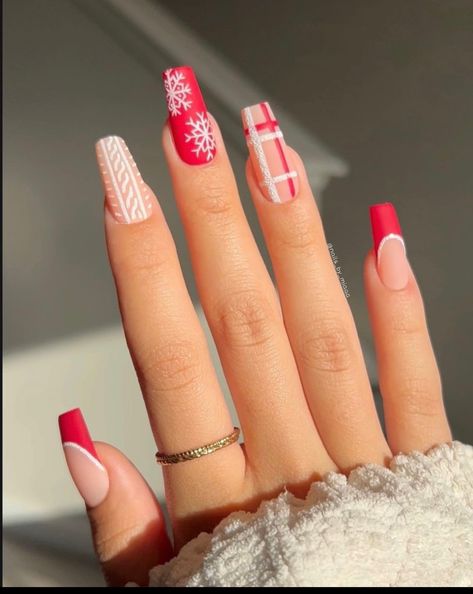 Acrylic Nails Coffin Ombre, Theme Nails, Christmas Nail Art Ideas, Festive Nail Art, Winter Nails Acrylic, Christmas Gel Nails, Sweater Nails, Christmas Nail Art Designs, Gel Art