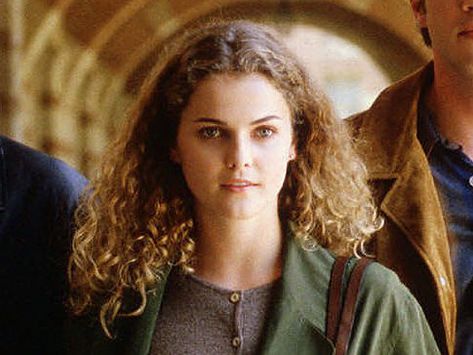 College is *so* going to be like "Felicity." | The Typical Day Of A Teenage Girl In The Late '90s People Bingo, Herbal Essence Shampoo, Hair Clips 90s, Celebrity Bodies, Keri Russell, 90s Girl, Butterfly Hair Clip, La Girl, Late 90s