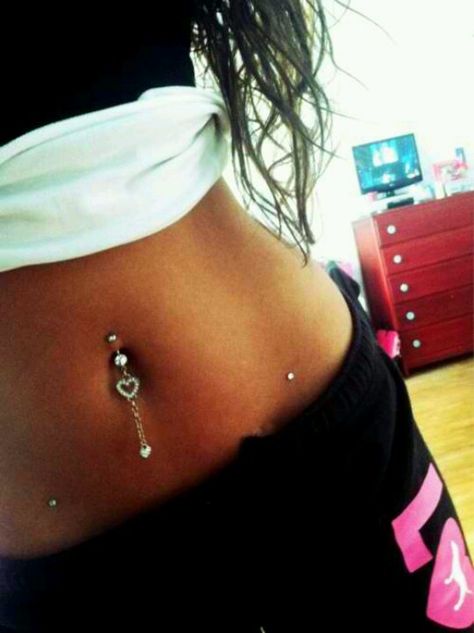 Piercings hips bellybutton Hip Piercings, Hip Piercing, Piercings Bonitos, Cool Piercings, Cute Piercings, Dermal Piercing, Navel Piercing, Belly Piercing, Belly Button Piercing