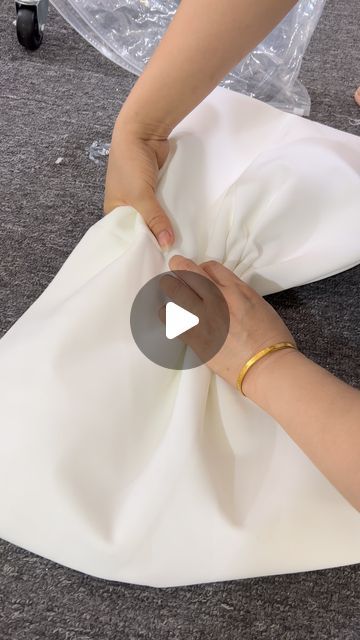 Bow On Shoulder Dress, Bridal Bow Dress, Diy Bow For Dress, How To Make A Bow For A Dress, How To Make Bow For Dress, Large Satin Bow Diy, How To Make A Bow On A Dress, How To Make Bow With Cloth, Dress Bow Tutorial