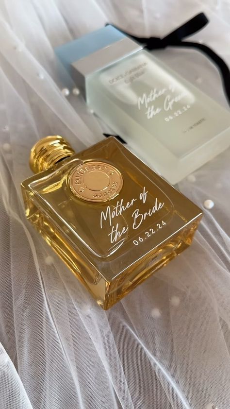 Customize a perfume for mom! 💗 #weddingsignage #motherofthebride #weddingartist #engravedgifts #motherofthegroom #weddingdaydetails… | Instagram Mother Of The Bride Perfume, Engraving Bottle, Cullen Wedding, Wedding Gifts For Mom, Mob Gift, Perfume Engraving, Wedding Scent, Engraved Perfume, Wedding Gift For Mom