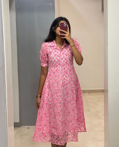 E- 935 organza maxi with short sleeves(with lining) Sizes: XS to XL Mild soap handwash and steam ironing is recommended Dm for orders and price Colour may slightly vary due to lighting Model Size -Xs [kurti, festive, maxi, co ord, kurta sets, regular wear, casual wear, office wear, style, marriage] #kurti#casulakurti#dailywearkurti#smallbusiness#officewearkurti#officewearstyle#kurtisofeyal#festivekurtis#kurtidesign#kurtis #kurticollection#kurtifashion#kurtistyle#eyaldesigningstudio#sma... Short Kurti Stitching Ideas, Festive Mulmul Churidar With Straight Kurta, Festive Mulmul Churidar, Festive Self-design Mulmul Kurta, Floral Print Mulmul Kurta For Festivals, Kota Fabric Kurti Design, Long Frocks For Women, Salwar Neck Designs, Simple Frock Design