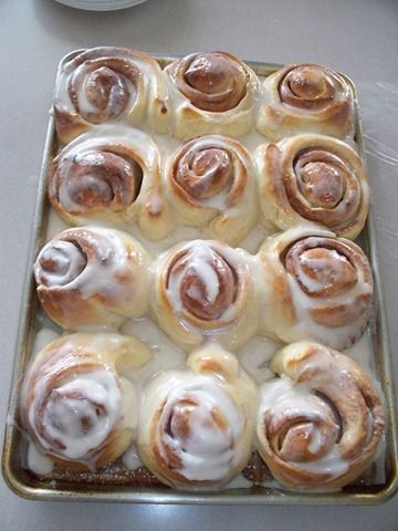 These cinnamon rolls are super easy to make and are delicious! Link to recipe: http://tacpaskett.blogspot.com/2014/01/1-hour-cinnamon-rolls.html. One Hour Cinnamon Rolls, Think Food, Yummy Sweets, Breakfast Treats, Churros, Yummy Breakfast, I Love Food, Cinnamon Rolls, Just Desserts