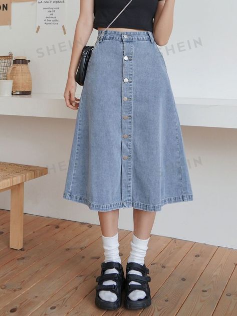 Button Front Denim Skirt, Denim Button Skirt, Jean Skirt Outfits, Moda Denim, Denim Skirt Outfits, Desi Fashion Casual, Rock Outfit, Mode Jeans, Trendy Fashion Tops