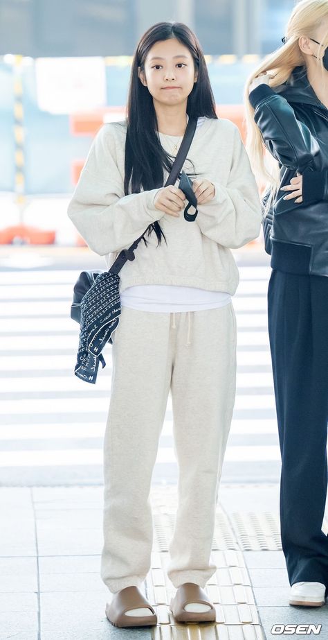 Asian Girl Face Claim, Korean Airport Fashion, Step Siblings, Oufits Casual, Icn Airport, Airport Fashion, Looks Chic, 가을 패션, Airport Style