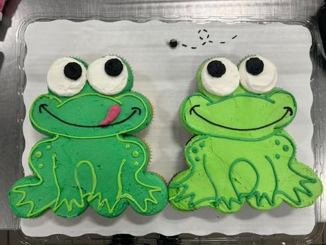 The Other Walmart Cake Decorator | Facebook Cupcake Cake Designs Pull Apart, Cute Frog Cupcakes, Frog Cake, Frog Cupcakes Easy, Frog Pull Apart Cupcake Cake, Frog Birthday Sheet Cake, Frog Pond Cake, Walmart Cakes, Cupcake Decorating Tips