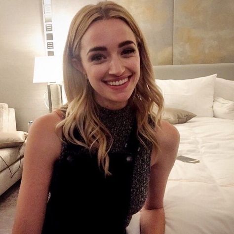 Brianne Howey Aesthetic, Brianna Howey, Brianne Howey, Georgia Miller, Diamond Face Shape, Emmy Rossum, Spirit Animals, Gemini Woman, Silver Screen