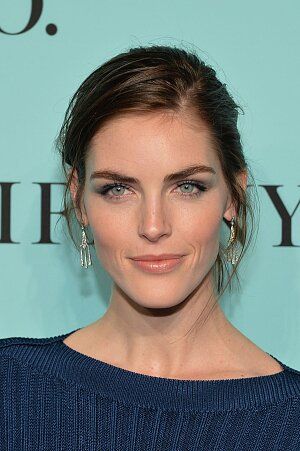 Easy on the Eyes - Hilary Rhoda list Easy Chignon, Messy Hair Updo, Hilary Rhoda, Chignon Bun, Chignon Hair, Romantic Updo, Messy Updo, Popsugar Beauty, Wedding Hairstyles Updo