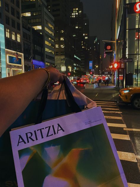 shopping in aritzia, 5th avenue City Shopping Aesthetic, Shopping In New York Aesthetic, Nyc Shopping Aesthetic, New York Shopping Aesthetic, Catie Core, Shopping Is My Sport, Nyc Shops, New York City Shopping, Nyc Stores