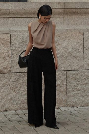 Sasa Straight Sleeveless Crepe Top | MEAN BLVD Lined Pants Outfits, Elegant Everyday Outfits, Elegant Tops And Blouses, Sleeveless Blouse Outfit, Sleeveless Top Outfit, Minimalist Blouse, Crepe Trousers, Look Put Together, Mean Blvd