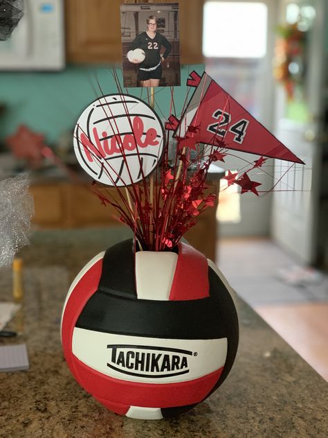 Sport Table Decorations, Graduation Party Ideas Volleyball Theme, Volleyball Awards Banquet, Volleyball Decorations Parties, Senior Night For Volleyball, Senior Table Ideas Sports Volleyball, Diy Volleyball Decorations, Volleyball Birthday Party Decorations, Volleyball Graduation Party Ideas