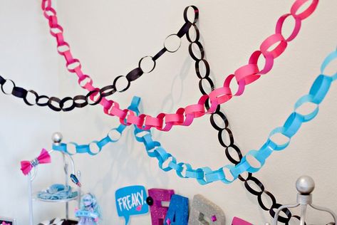 Monster High Party Ideas - Part 2: Freaky Fab Fun Dessert Table // Hostess with the Mostess® Monster High Party Ideas, Make Your Monster, Monster High Halloween, Monster High Birthday Party, Kylie Birthday, Fun Dessert, Paper Chain, Monster High Party, Birthday Party Planning