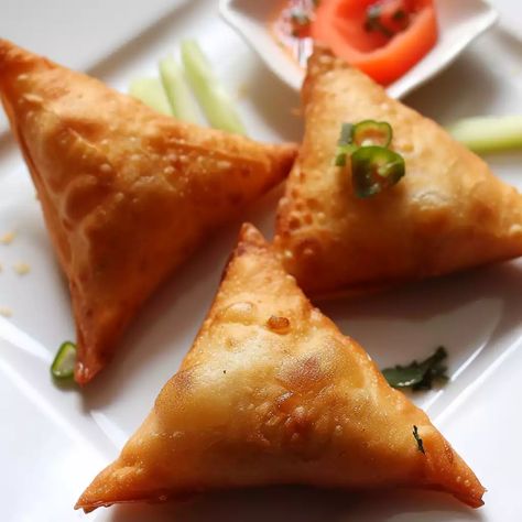 Vegetable Samosa Filling, Vegetable Samosa Recipe, Spiced Potatoes, Savory Pastries, Vegetable Samosa, Pakistani Recipes, Samosa Recipe, Savory Pastry, Popular Snacks