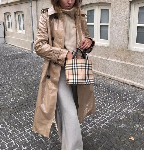 Burberry Bag Outfit, Sofia Coelho, Purse Outfit, Burberry Purse, Outfit Dinner, Digital Closet, Burberry Bag, Winter Outfit, Fall Outfit