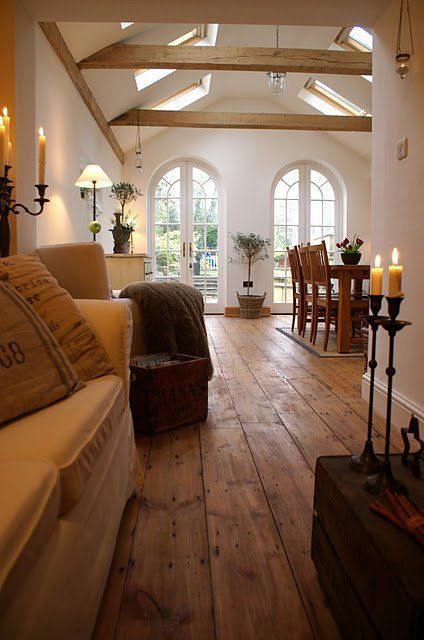 Bathroom Beach, Exposed Beams, Pool Design, Wooden Floor, Design Del Prodotto, A Living Room, Design Creative, Home Fashion, Decoration Design