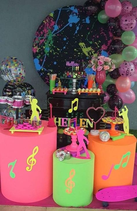 Glow In The Dark Backdrop, Round Backdrops, Sweet 16 Party Decorations, Neon Birthday Party, Glow Birthday Party, Neon Birthday, Glow Birthday, Sweet 16 Parties, Neon Party