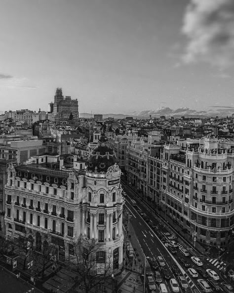 Paris In Black And White, Paris Aesthetic Black And White, Paris Black And White Aesthetic, Madrid Spain Aesthetic, Branding Headshots, Spain Aesthetic, Posters Aesthetic, Paris Black And White, Paris Pictures