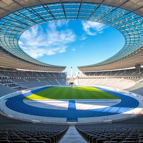 Olympiastadion by Werner March, Berlin 1936 Footy Games, Sports Architecture, Berlin Olympics, Stadium Architecture, Stadium Design, Color Wallpaper Iphone, The Olympic Games, Sports Stadium, Football Stadium