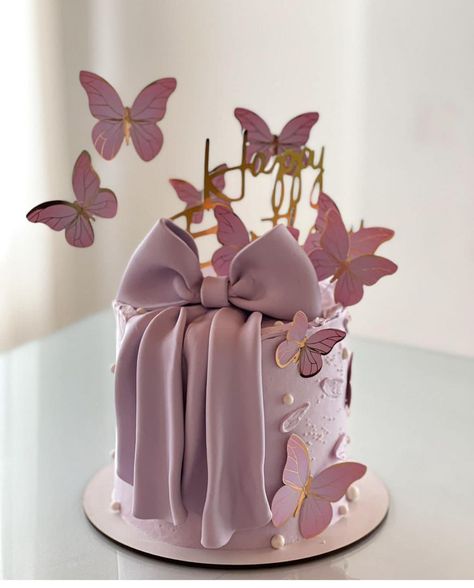 Birthday Cakes With Butterflies, Cake Decorating Butterfly, Bow Cake Design, Butterfly Cakes Ideas, Bow Cakes Birthday, 13 Birthday Cake For Teens, Birthday Cake Women, Layer Cake Design, Cake With Butterfly