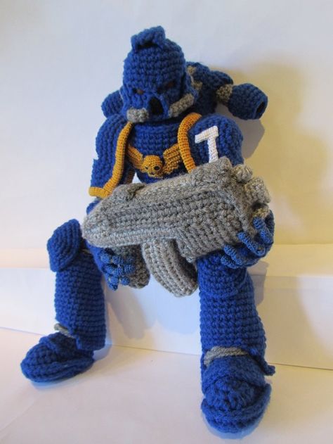 Ultramarine, ready for winter! Courage and honour (oh and thermal undies)! Nerd Crafts, 40k Terrain, Adeptus Astartes, Geek Crafts, Crochet Fun, Nerdy Things, Ladies And Gentlemen, Crochet Stuff, High Fantasy