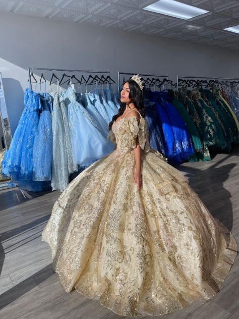 Quinceanera Dresses Champagne Mexican, Quincerea Dresses Champagne, Quinceanera Dresses Champagne Color, Hold Quinceanera Dresses, Quinceanera Dress Champagne, Champagne Dress Quinceanera, Cream And Gold Quinceanera Dress, Xv Dresses Champagne, Champagne Color Quinceanera Dress