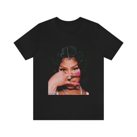 Nicki Minaj Shirt, Nicki Minaj Tour, Cute Highschool Outfits, Rapper Shirts, Nikki Minaj, Teen Swag Outfits, Fasion Outfits, Graphic Tee Outfits, Trendy Hoodies