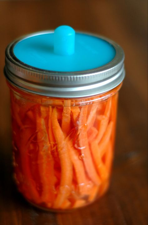 Fermented Carrots {that kids will actually eat!} & The Benefits of Fermented Vegetables - Raising Generation Nourished Fermenting Carrots, Fermented Beets, Fermented Carrots, Fermented Vegetables Recipes, Fermented Veggies, Fermentation Recipes, Fermented Vegetables, Homemade Ranch, Pickling Recipes