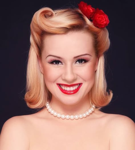 13 Popular Short Hairstyles From The 50s – HairstyleCamp 50s Hairstyles Short, Cabelo Pin Up, 50s Hair, 1950s Hairstyles, 50s Hairstyles, Pin Up Hair, Retro Hair, Retro Pin Up, Athletic Hairstyles