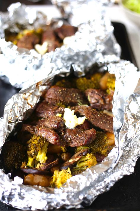 Steak And Potato Foil Pack, Potato Foil Packets, Foil Packet Potatoes, Foil Pack Dinners, Foil Packet Dinners, Steak Potatoes, Foil Pack Meals, Foil Dinners, Oxtail Recipes