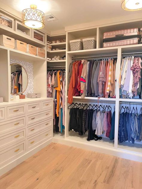 Diy Master Closet, Master Closet Design, House Closet, Walking Closet, Dream Closet Design, Closet Design Layout, Walk In Closet Design, Big Closets, Desain Furnitur Modern