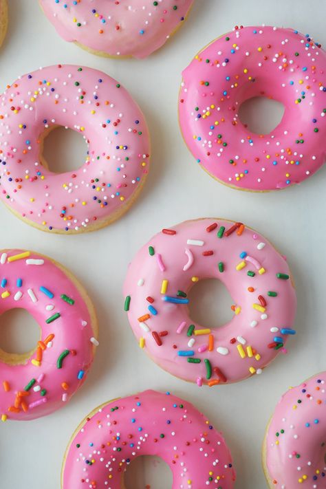 You can't go wrong with pink donuts on Valentine's morning, right? We're sharing our favorite Baked Vanilla Donuts Recipe. Donuts Recipe, Pink Donuts, Donuts, Sprinkles, Vanilla, Pink, White