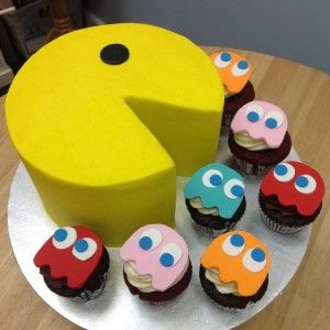 Retro Game Birthday Party, Game Cake Ideas, Pacman Birthday, Gaming Cake, Pac Man Cake, Tårta Design, Game Cake, 80's Theme, Ghost Cupcakes