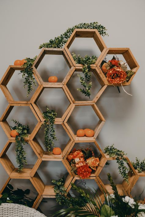 Honeycomb Wedding Decor, Honeycomb Photo Backdrop, Beehive Backdrop, Honey Theme Wedding, Bee Themed Event, Honeybee Bridal Shower Theme, Bumble Bee Wedding Theme, She Found Her Honey Bridal Shower Ideas, Honey Bee Wedding Theme