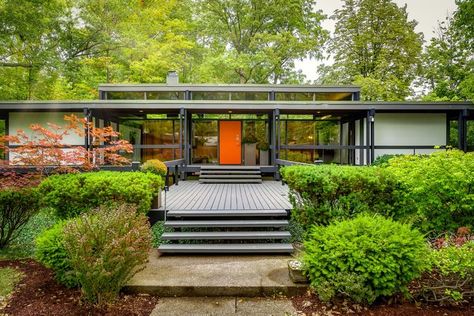 Mid Century Modern House Exterior, Mid Century Modern Exterior, Mid Century Exterior, Plans Architecture, Interior Minimalista, Walter Gropius, Mid Century Architecture, Modern Architecture House, Design Exterior