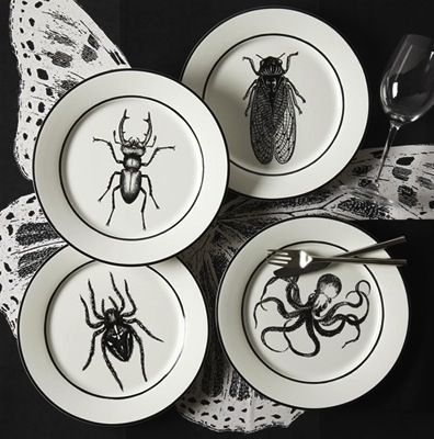 Creating a creepy year-round house that doesn't feel "Halloweeny" via Offbeat Home Casa Rock, Halloween Dinnerware, Goth Kitchen, Instyle Decor, Halloween Party Dinner, Creepy Decor, Horror Decor, Cerámica Ideas, Goth Home