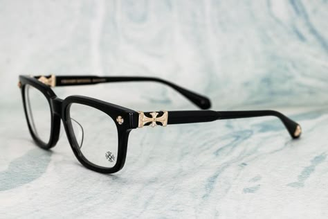 Black Glasses Aesthetic, Black And Gold Glasses, Chrome Glasses, Pretty Sunglasses, Chrome Hearts Jewelry, Heart Glasses, Gold Glasses, Cute Glasses, Fashion Eye Glasses