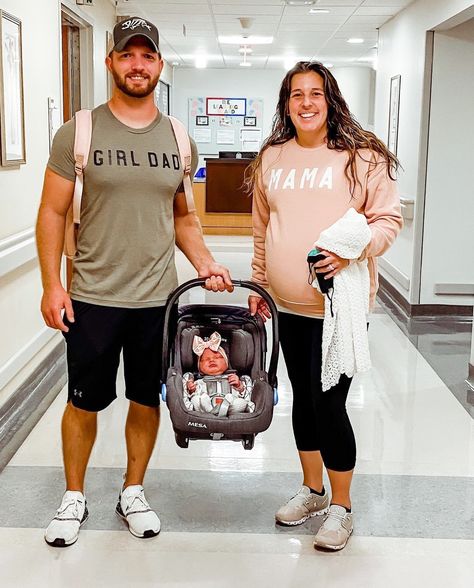 Mom And Me Hospital Outfit, Comfy Hospital Outfit, Family Hospital Outfits, Family Going Home From Hospital, Mommy And Me Newborn Outfits, Mama Coming Home From Hospital Outfit, Coming Home Hospital Outfit For Mom, Mom Coming Home Outfit, Going Home From Hospital Outfit For Mom