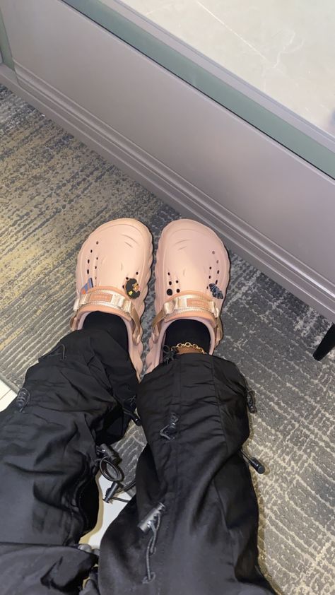 Crocs Echo Clog Outfit Men, Echo Crocs Outfit, Crocs Echo Clog Outfit, Croc Echo, Crocs Clogs Outfits Style, Fancy Crocs, Pastel Crocs, Crocs Ootd, Crocs Platforms