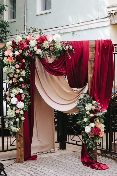 Wooden Cake Stand with Greenery Garland
outdoor wedding decorations ideas || Amazing rustic wedding decorations Unique Backdrops, Wedding Decorations Ideas, Reception Stage Decor, Draping Wedding, Rustic Wedding Decorations, Wedding Entrance Decor, Booth Wedding, Madison Wedding, Wedding Decorations On A Budget