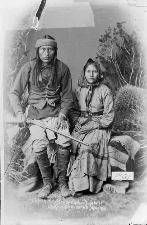 Apache Indian, American Indian History, Native American Images, Native American Clothing, Indian Pictures, Wilde Westen, Native American Pictures, Native American Photos, Native American Heritage