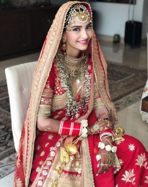 Bollywood Actress Wedding Dresses: From Kajol to Madhuri From vintage 80s wedding dress of Amrita Singh to the most recent bridal lehenga of Priyanka Chopra, here are the most iconic Bollywood actress wedding dresses to remember.  . #lehenga #bollywood #indianfashion #indianwear #ethnicwear #weddinglehenga #lehengas #bollywoodactress #lehengadesign #designerlehenga #bridallehenga #indianbridalfashion #weddingdresses #bollywoodcelebs Sonam Kapoor Wedding, Red Wedding Lehenga, Actress Wedding, Pengantin India, Bridal Outfit, Red Lehenga, Wedding Makeup Looks, Bollywood Wedding, Bridal Makeup Looks