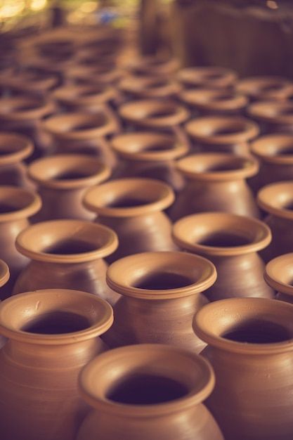 Photo drying handmade earthenware in row... | Premium Photo #Freepik #photo #earthenware #potter #pottery #clay-pot Pottery Place, Pottery Clay, Soft Focus, Vintage Color, Clay Pot, Iconic Photos, Clay Pots, Vector Photo, Vintage Colors