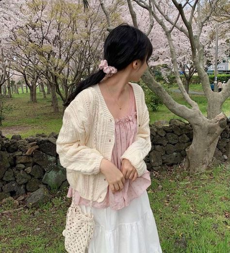 Soft Floral Aesthetic Outfits, Outfits For Super Cold Weather, Soft Japanese Aesthetic Outfits, Sawako Kuronuma Outfit, Sawako Fits, Girl Fits, Moda Vintage, 가을 패션, Really Cute Outfits